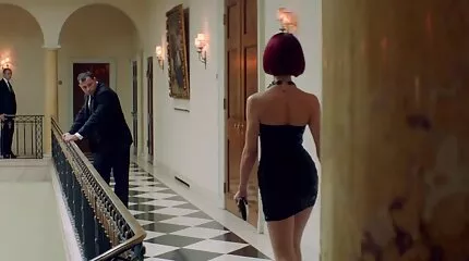 De man kleedde zich uit en genoot van gratis x films de gaten van haar man