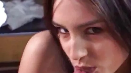 Min scul spanked hard gebonden teef in lesbische porno films kont