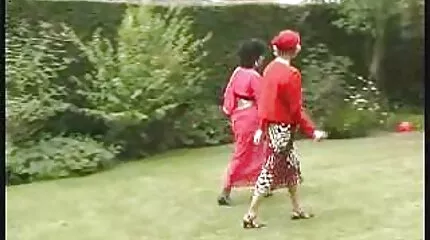 Verbazingwekkend meisje partnerruil filmpjes massages kut op trappen