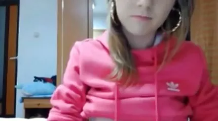 Op de vloer gratis sex filmpjes geneukt jonge man terwijl opladen