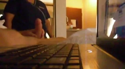 Uninhibited Titted vrouw masturbeert en neukt echtgenoot gratis lange sexfilmpjes