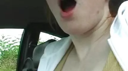 Geil vrouw is gegeven in de auto naar de man free seks filmpjes