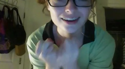 Meisje houdt van sex filmpjes een mooie elastische penis zuigen