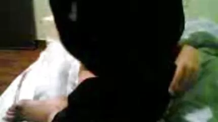 Uitkleden mooi sex film volledig stelen gespen handen met capuchon