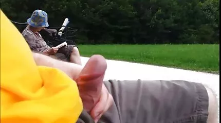 Rondborstig volwassen vrouw Mr. lange sex films tugging op zijn lul