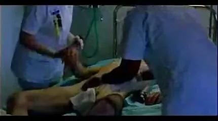 Stelen in sex filmpjes lesbie kousen hurken man Op gezicht
