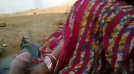 Gewreven ouderen sex film lul op de kont van een sappig meisje als se