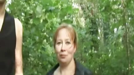 Het meisje ging naast hem korte sex films liggen en kneep in de mannelijke penis