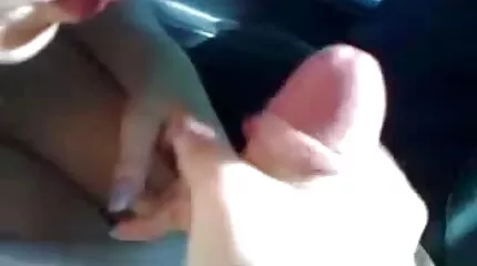 Geil eerste keer sex filmpjes teef shoves hand in kut