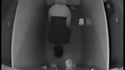 Krullend Blondine geile aftrek filmpjes knijpt vaginale taart
