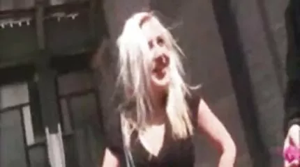 Flirt libert libertine ingevoegd een vibrator in privé sex film een poke en luvs het
