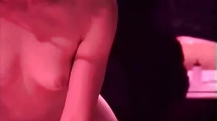Kreunend luid op de vloer meisje met dildo korte sex filmpjes in kut