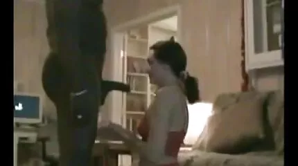 Een buitenseks filmpjes paar in liefde heeft seks in positie 69
