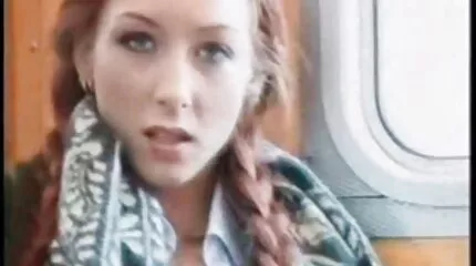 Zeer smakelijke vrouw trekt echte porno films langzaam de lul van haar man af