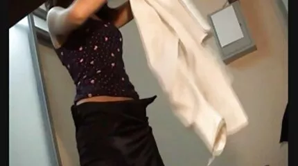 Elegante Engel Vick vapore stomend in het bad met twee mannen en geneukt gratis sexfilmpjes