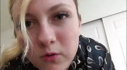 Met natuurlijke tieten blondine op de vloer geneukt sex filmpjes met dieren