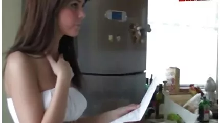 Assertieve melk geneukt en cumshot in het gezicht van de lachende gratis sex film oma geit