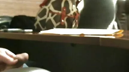 Chuvikha serveerde de lul gratis gay filmpjes van een kale gentleman in een mantel