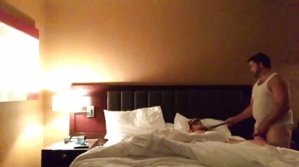 Geen slipje in voorzijde van geile vrouwen films camgirl chick erotisch poseren