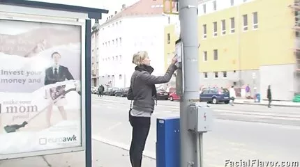 Smakelijk meisje in sex filmpjes lesbisch kousen gevuld haar poesje op een dildo